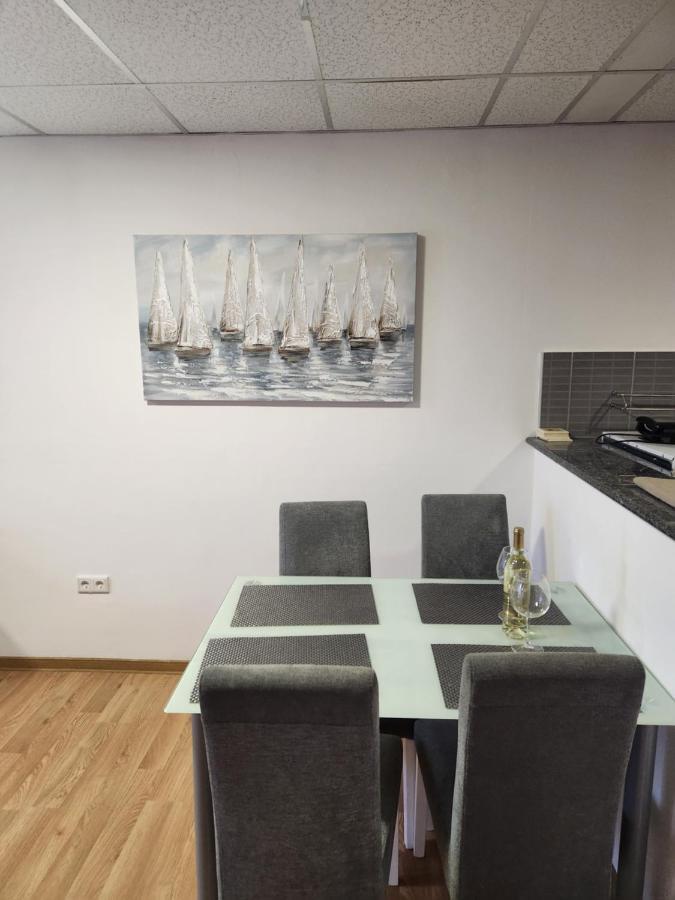 Lider With Free Parking Cca 54m2 Sa Dvije Sobe Apartment *